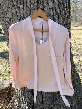 ⭐️NWT Chigant Front Tie Blouse in size S